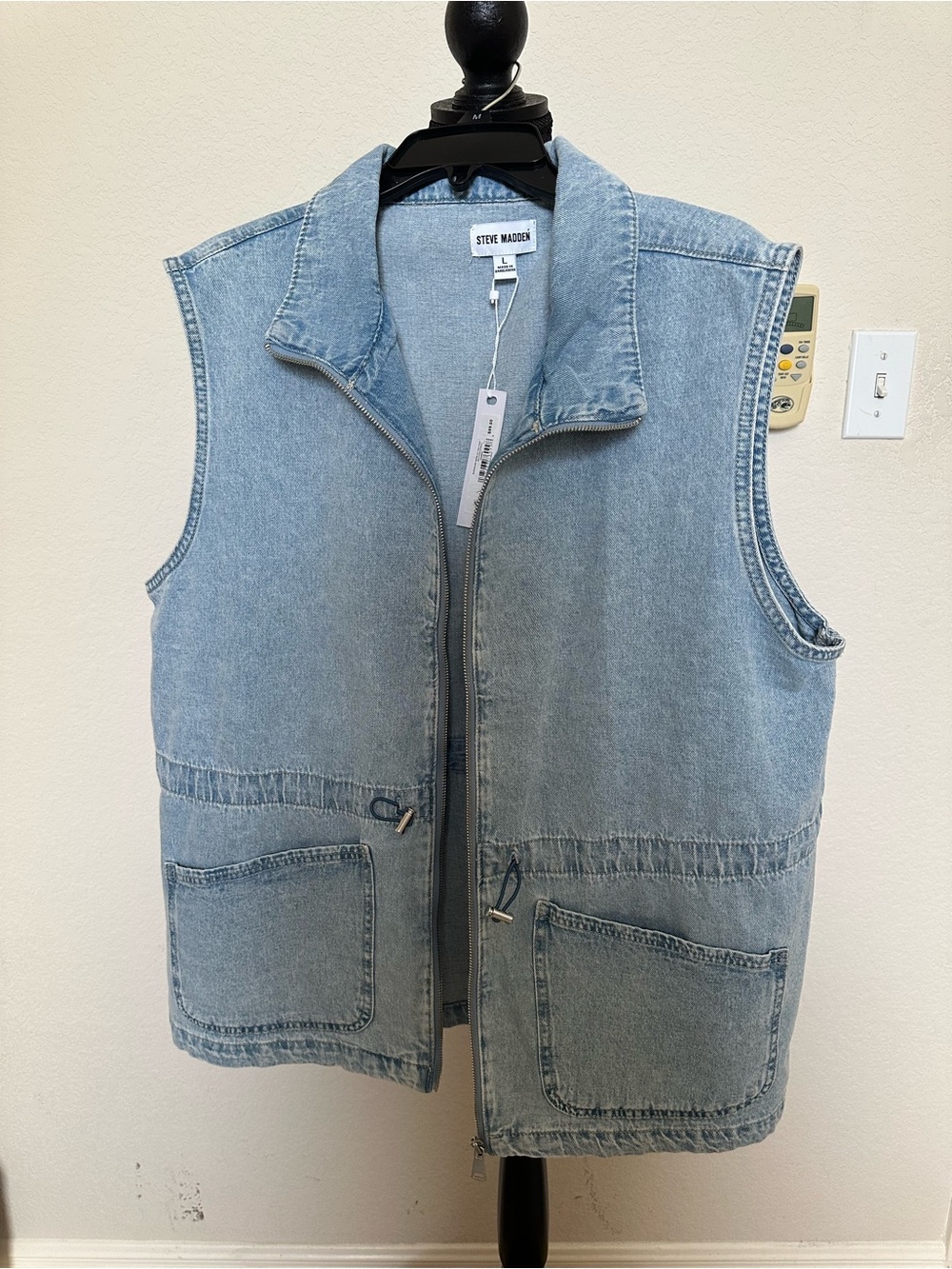 Steve Madden Light Blue Denim Zip-Up Vest. Size Large. NWT